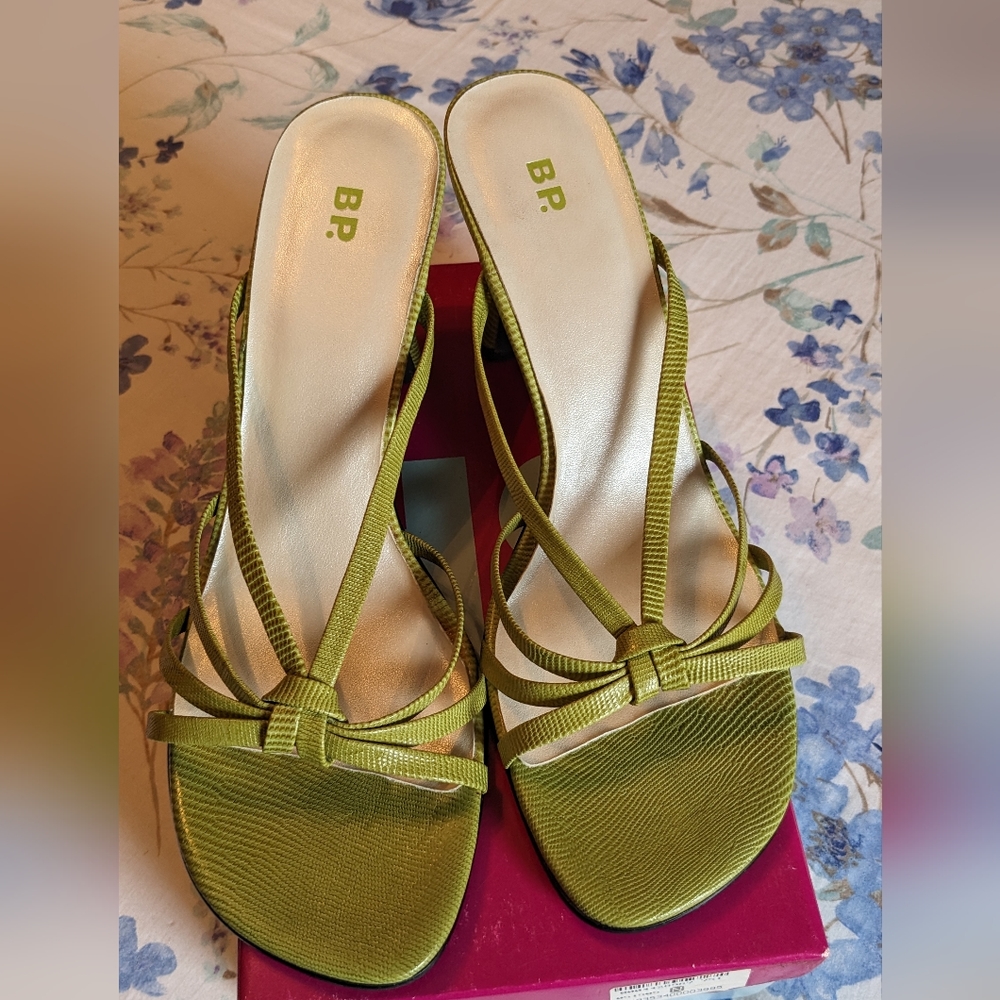Women's pumps, green, faux lizard, 10